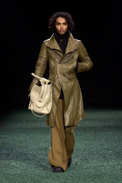 Look 17